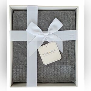 🥰🥰🥰 House & Home cashmere/wool blend grey throw blanket
